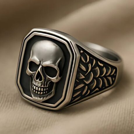 Skull Signet Ring – Bold Gothic Edge